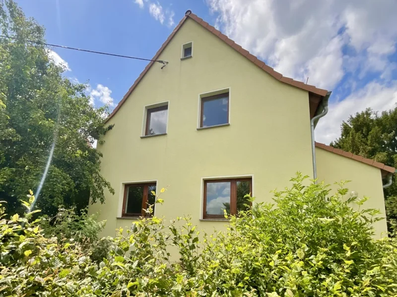 Hausansicht - Haus kaufen in Pößneck - Bezugsfertiger Wohntraum für Ihr Familienglück