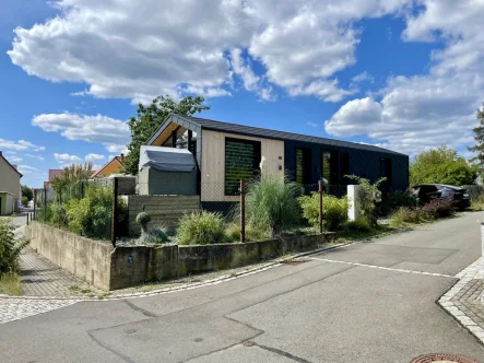 Hausansicht - Haus kaufen in Kraftsdorf - Mit hochwertigem Tiny House im Wohntrend