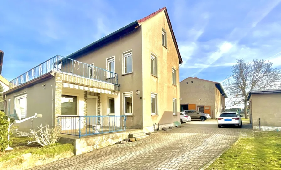 Hausansicht  - Haus kaufen in Altenburg - Geräumiges Familiendomizil am Stadtrand