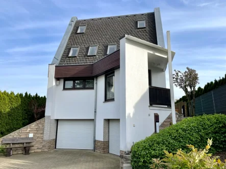 Hausansicht - Haus kaufen in Gera - Elegantes Architektenhaus mit Liebe zum Detail