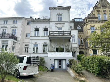 Gebäudeansicht - Wohnung mieten in Hamburg - Rotherbaum: 2-Zi.-Endetage mit Vollbad im Altbau