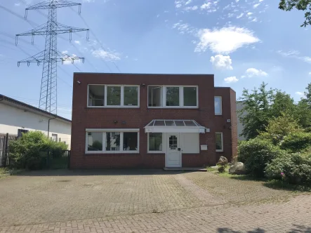 Ansicht - Büro/Praxis mieten in Norderstedt - Norderstedt-Glashütte: indiv. nutzbares Haus für Gewerbe mit 5 Räumen u. Stellplätzen