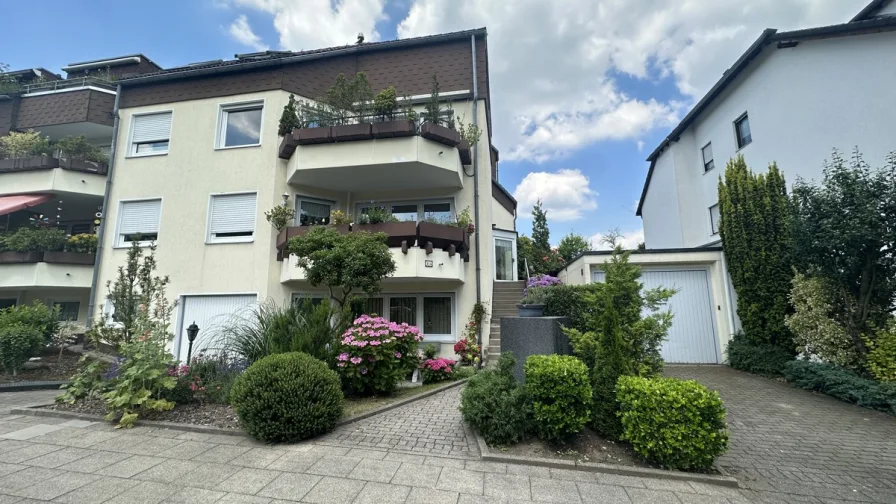 Außenansicht - Wohnung kaufen in Essen / Schönebeck - Charmante Maisonette-Wohnung mit eigenem Garten und Terrassen im Herzen von Essen-Schönebeck