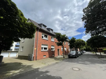 Frontansicht - Haus kaufen in Duisburg / Aldenrade - ++Gepflegtes und solides 6-Familienhaus in ansprechender Wohnlage von Duisburg Aldenrade++