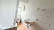 Badezimmer DG-Wohnung links