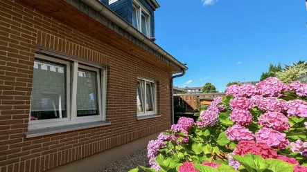 Außenansicht - Haus kaufen in Essen - *Reserviert*Wohnglück in Essen Dellwig Modernes Ein/Zweifamilienhaus mit vielen Möglichkeiten