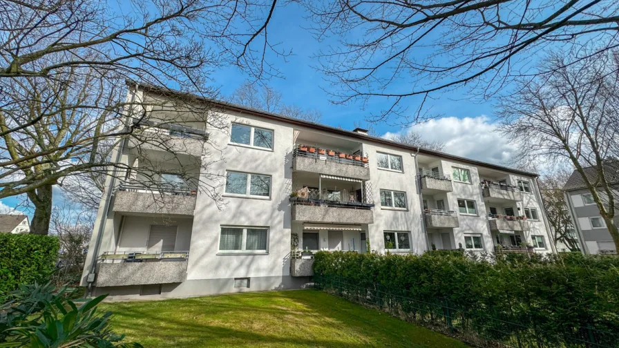 Rückansicht - Wohnung kaufen in Essen - *Reserviert* Charmante und helle 3-Zimmer-Wohnung mit Loggia in Essen-Schönebeck