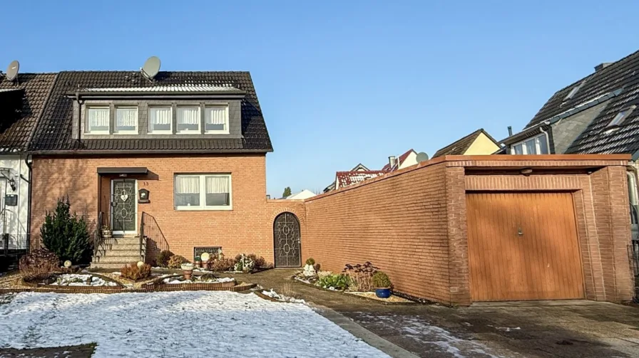 Außenansicht - Haus kaufen in Essen / Bochold - Ihr neues Zuhause! Gepflegte Doppelhaushälfte mit Garten in ruhiger Nachbarschaft in Essen-Bochold