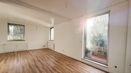 Wohn- und Essbereich - Wohnung mieten in Essen / Burgaltendorf - Lichtdurchflutete und renovierte 2-Zimmerwohnung mit Terrasse in Essen-Burgaltendorf!