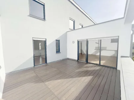  - Wohnung kaufen in Neuss - Reserviert! Neuwertige Maisonettewhg. mit traumhafter Dachterrasse, 2 Bädern und TG-Stellplatz