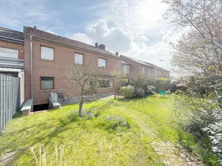  - Haus kaufen in Kaarst - PREISREDUZIERUNG! Kaarst-Büttgen: Modernisierungsbedürftiges 1- bis 3-Familienhaus mit Garten