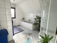 Badezimmer DG Bild 1