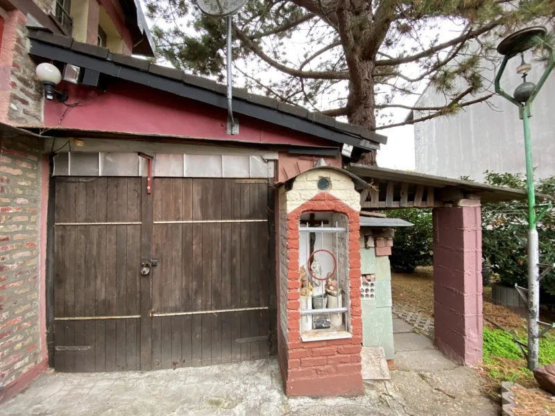 Innenhof mit Garage