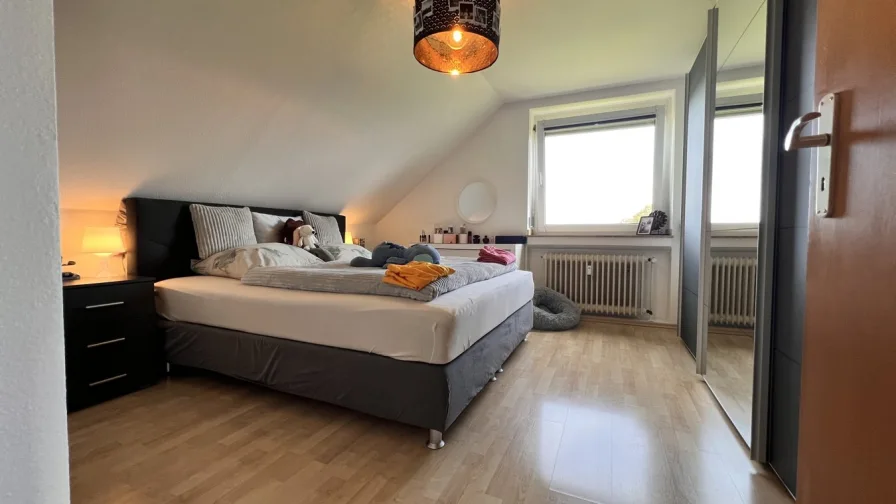 Schlafzimmer DG