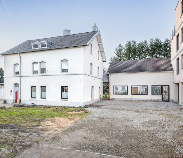 Titelbild geschnitten - Zinshaus/Renditeobjekt kaufen in Herzogenrath - Kohlscheid: Büro mit Lagerflächen und vier angrenzenden Wohnungen sowie einer Großraumgarage