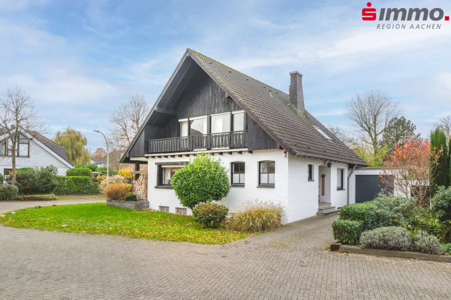 Titelbild - Haus kaufen in Übach-Palenberg - Übach!Frei stehendes Einfamilienhaus mit Traumgrundstück in bester Wohnlage