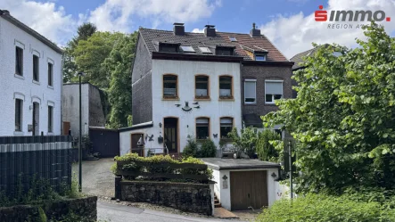 Titelbild - Haus kaufen in Stolberg - Ruhig gelegenes 1-2 Familienhaus mit sonnigem Garten und Garage