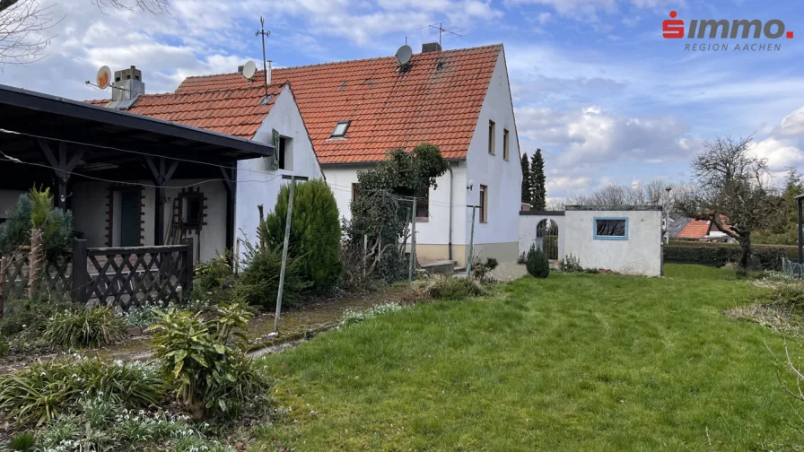 Titelbild - Haus kaufen in Aachen - Renovierungsbedürftiges Einfamilienhaus mit Erweiterungspotential in Verlautenheide