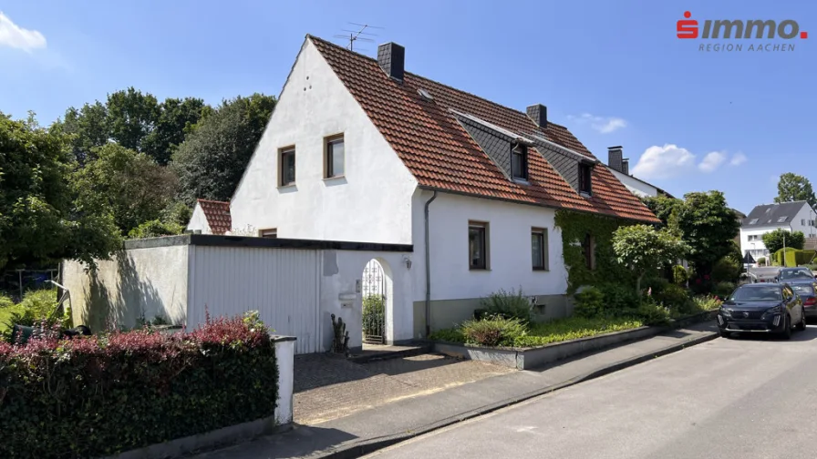 Titelbild - Haus kaufen in Aachen - Sanierungsbedürftiges Einfamilienhaus in Erbpacht mit sonnigem Grundstück in Verlautenheide