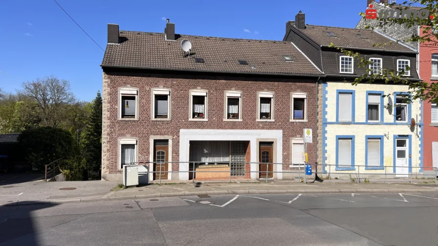 Titelbild - Haus kaufen in Stolberg (Rheinland) - Zweifamilienhaus in Zentrumsnähe mit bemerkenswertem großem Grundstück