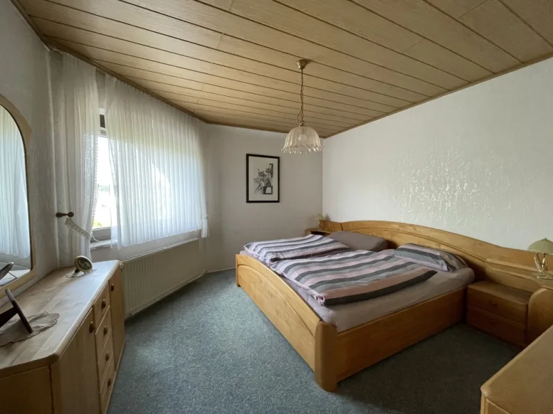 Schlafzimmer 1