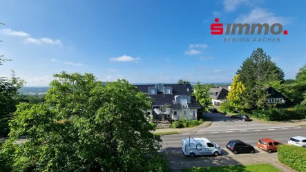 Titelbild - Wohnung kaufen in Aachen - Bezugsfreie Zweizimmerwohnung mit traumhaftem Fernblick und PKW-Stellplatz in Richterich