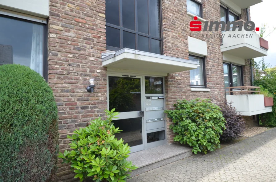 Titelbild mit Logo - Wohnung kaufen in Herzogenrath - Gepflegte Eigentumswohnung mit West-Balkon im Ortszentrum