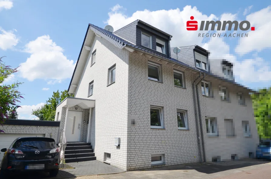 Front mit Logo - Haus kaufen in Baesweiler - Saniertes Einfamilienhaus mit Garage Nähe Malerviertel