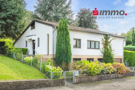 Titelbild - Haus kaufen in Aachen - Königshügel!Freistehender Bungalow mit traumhaftem Südgarten und großzügiger Ausbaureserve