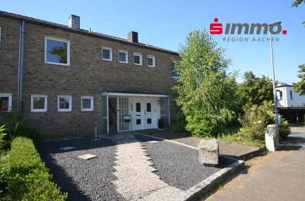 Titelbild - Haus kaufen in Herzogenrath - Bezugsfreies Einfamilienhaus mit Garage