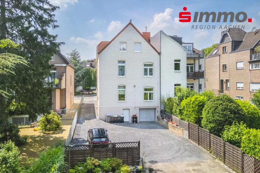 Titelbild - Haus kaufen in Aachen - Vermietetes Zweifamilienhaus mit sonnigem Garten in beliebter Lage