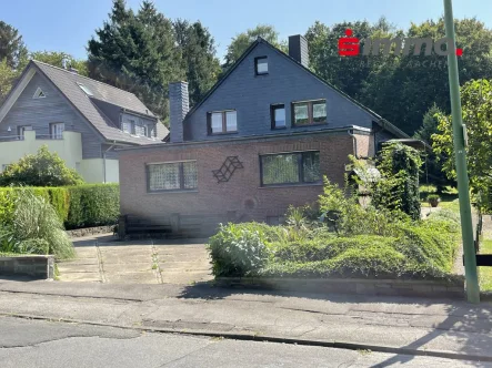 Titelbild - Haus kaufen in Stolberg / Mausbach - Freistehendes Ein- oder Zweifamilienhaus mit viel Platz in guter Lage