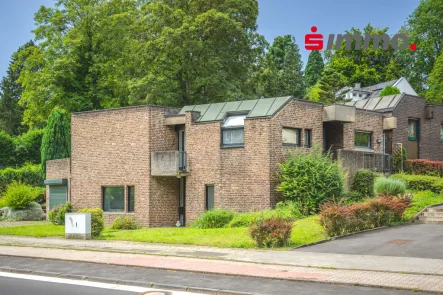 Titelbild - Haus kaufen in Aachen - Rohdiamant! Einfamilienhaus mit Einliegerwohnung im begehrten Südviertel