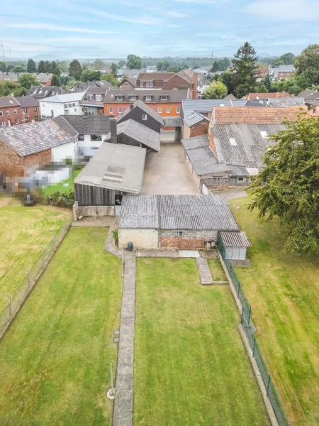 Blick vom Garten zur Straße