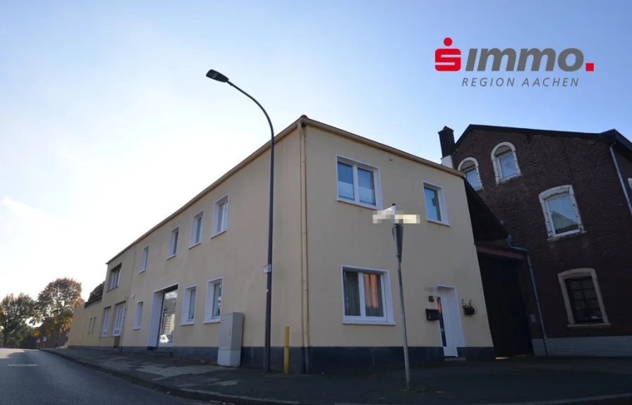 Titelbild mit Logo - Haus kaufen in Baesweiler - Bezugsfreies Einfamilienhaus mit viel Platz für die Kinder Nähe Zentrum