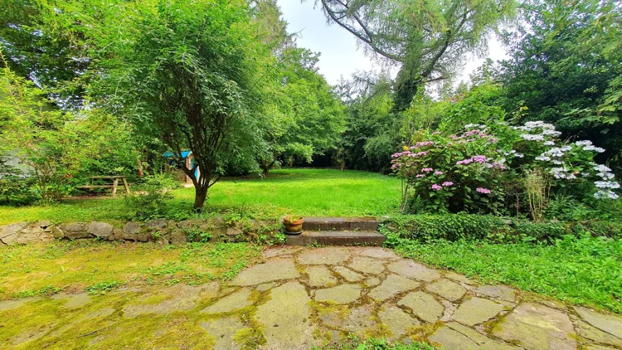 Terrasse mit Gartengrundstück