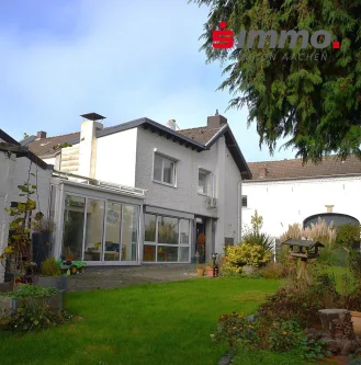 Titelbild mit Logo - Haus kaufen in Baesweiler - Renoviertes Einfamilienhaus mit Traumgrundstück im Stadtzentrum