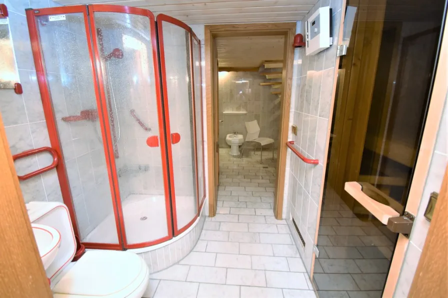 Badezimmer u. Sauna