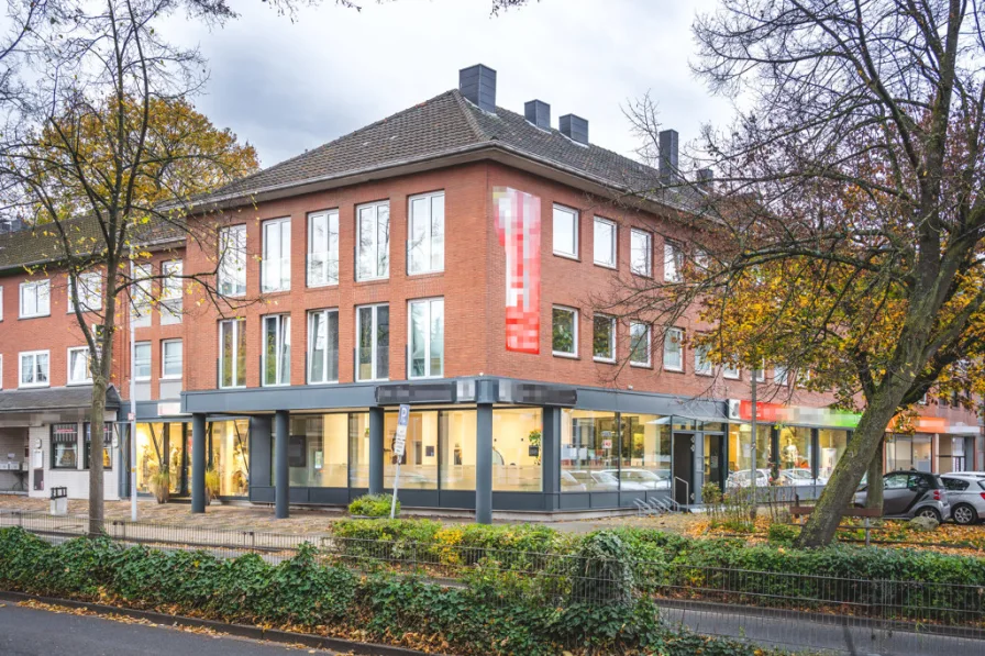 Titelbild - Zinshaus/Renditeobjekt kaufen in Alsdorf - Aufwendig modernisiertes Wohn- und Geschäftshaus mit großer Ausbaureserve im Herzen von Mariadorf