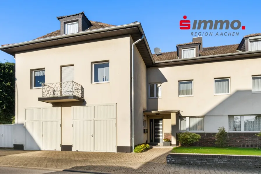 Titelbild mit Logo - Wohnung kaufen in Eschweiler - Bezugsfreie, helle Zwei-Zimmer-Wohnung mit Balkon in bester Lage, Eschweiler-Zentrum