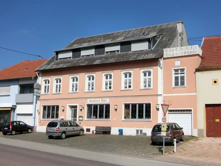 CIMG0932 - Gastgewerbe/Hotel kaufen in Marpingen - REMAX - Ortsmitte, 5 bis 6 Wohnungen möglich