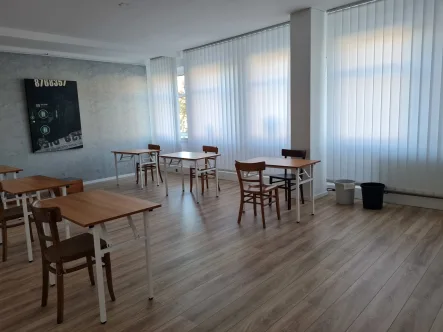 Großer Raum - Büro/Praxis mieten in St. Wendel - Ab April 2024 - Büroräume - zentral in St. Wendel