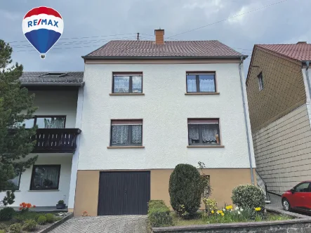 Vorderansicht - Haus kaufen in Oberthal - Für Familie mit Kindern........ oder auch als Kapitalanlage..!!!Einfamilienhaus mit kleinem Garten!