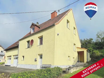 Giebelansicht (rechts) - Haus kaufen in St. Wendel - EINFAMILIENHAUS mitEINLIEGERWOHNUNG + GROSSER Doppelgaragein ATTRAKTIVER Ortsrandlage...!