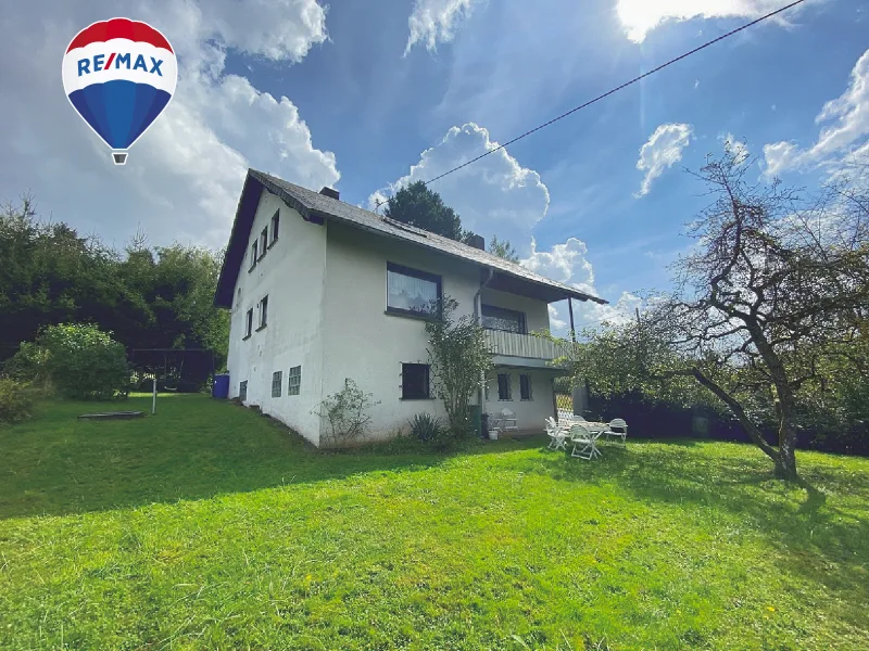 Gartenansicht - Haus kaufen in St. Wendel - NATUR KÜSST IDYLLE...in diesem Familienhaus in St. Wendel