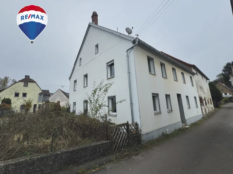 Frontansicht - Haus kaufen in Ulmet - Machen Sie es zu Ihrem Meisterwerk: Historisches Haus mit Scheunen zum Neugestalten