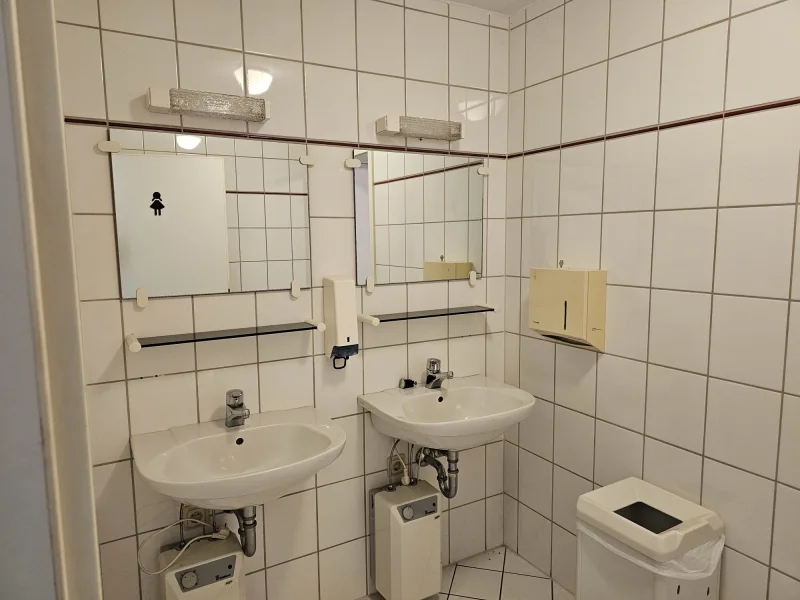 Toiletten im UG