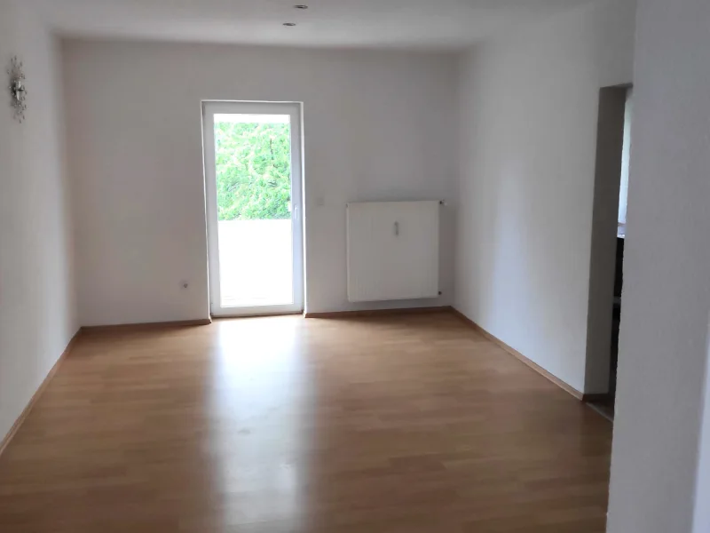 Zimmer Wohnung EG mit Zugang zum Balkon