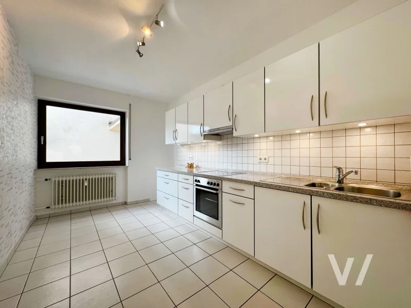 Küche - Wohnung kaufen in Völklingen - Gepflegte 4-Zimmer-Wohnung mit Balkon in Völklingen-Lauterbach
