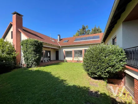 Innenhof - Haus kaufen in Saarbrücken - Rarität: Großzügiges Anwesen in begehrter Lage in Saarbrücken - St. Arnual
